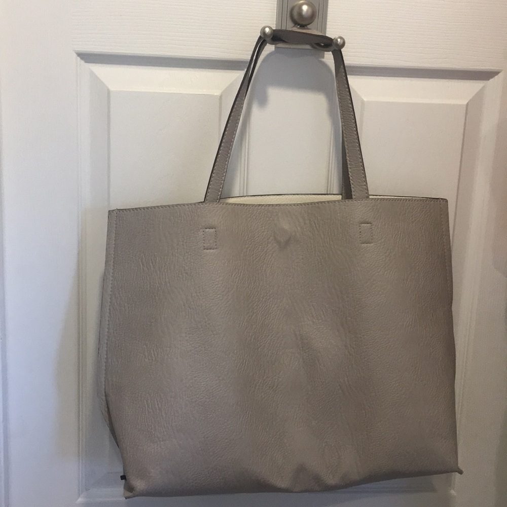 Street level Tote